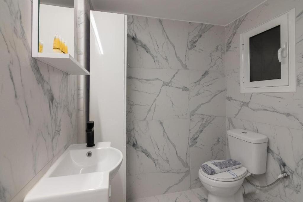 Fully Renovated 1 Bedroom Condo Αθήνα Εξωτερικό φωτογραφία