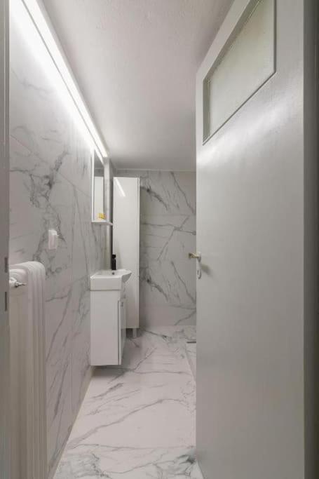 Fully Renovated 1 Bedroom Condo Αθήνα Εξωτερικό φωτογραφία
