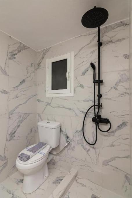 Fully Renovated 1 Bedroom Condo Αθήνα Εξωτερικό φωτογραφία